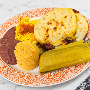 Combo 2 Pupusas + 1 Tamal