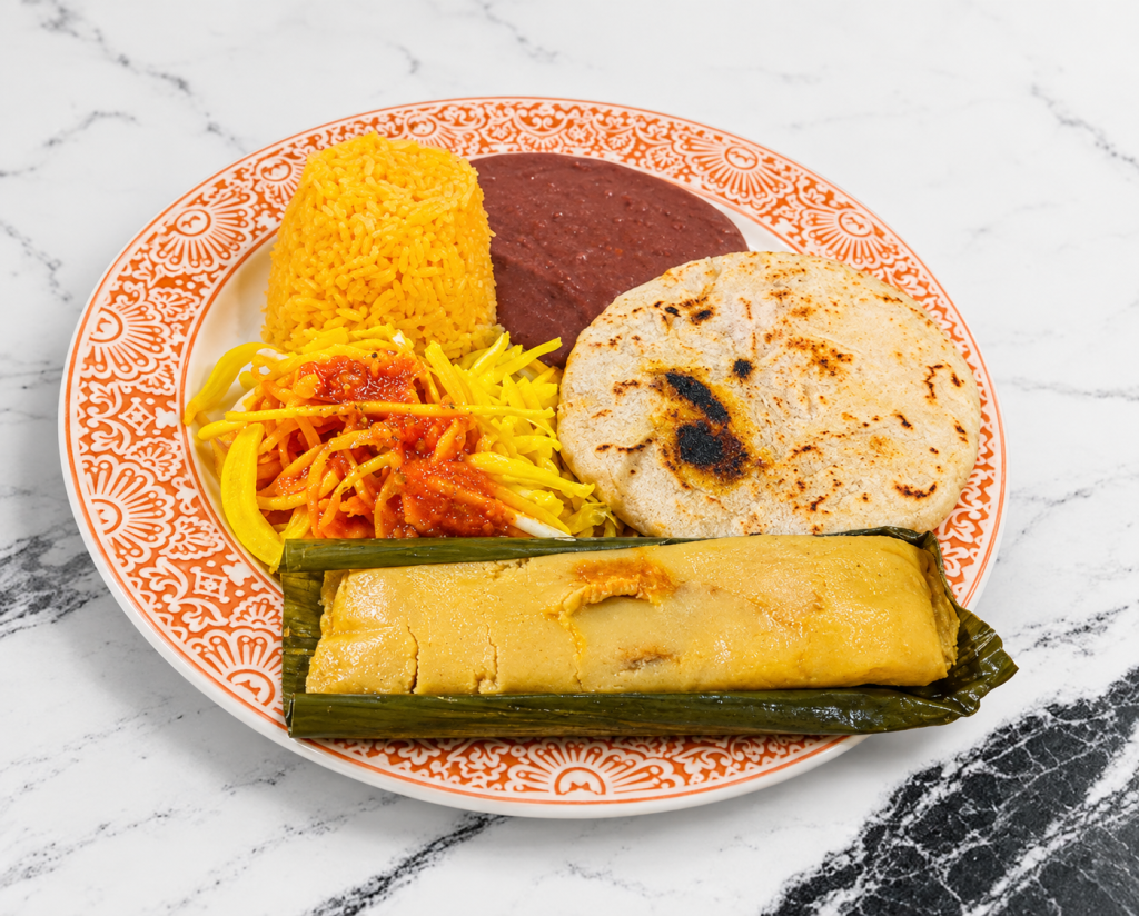 Combo 1 Pupusa + 1 Tamal
