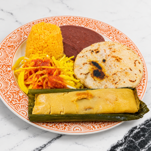 Combo 1 Pupusa + 1 Tamal
